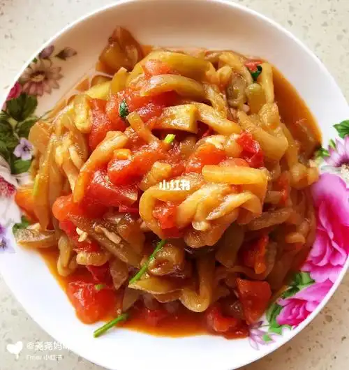 西红柿烩茄丝~茄丝柔软中带着筋道,咸鲜美味