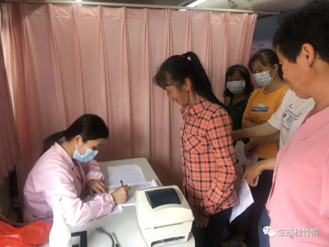 我为群众办实事两癌普查家门口健康服务