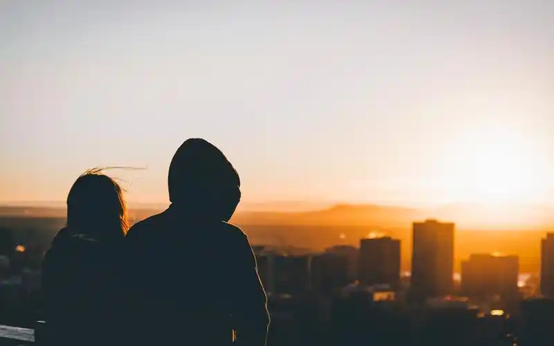 幸福唯美的情侣图片桌面壁纸