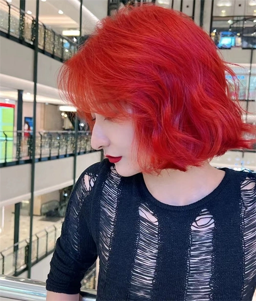 海王湄拉红,走在路上回头率太高了,媚拉红很时尚的一款发色.