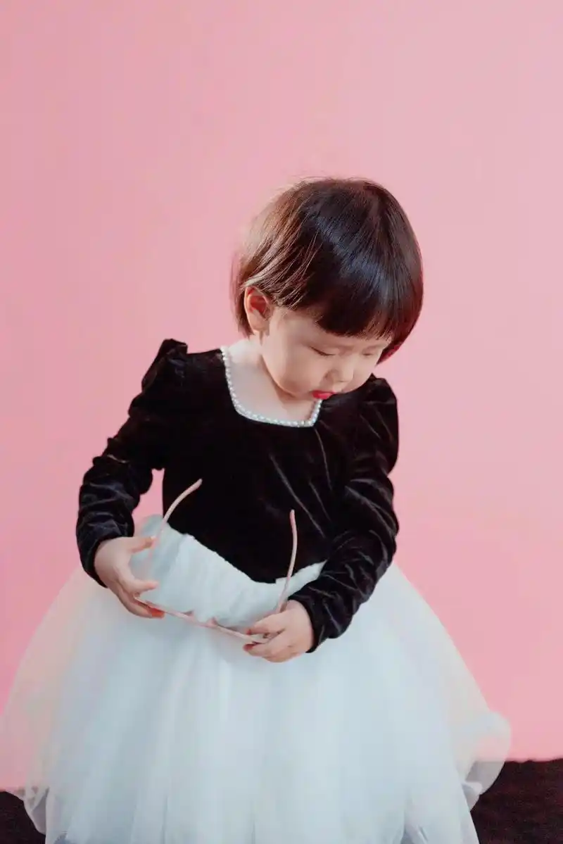 🍭糖果儿小朋友3周岁艺术照出炉了👏.#超有镜头感的小女孩 - 抖音