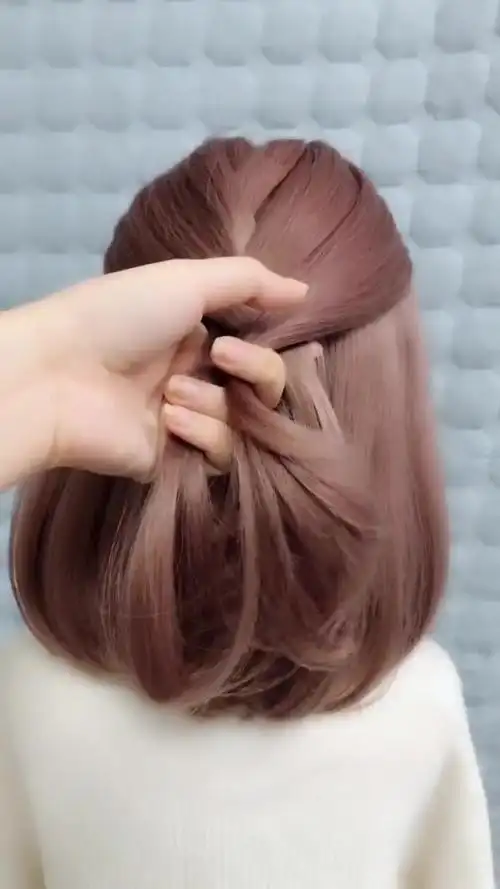 小可爱扎双马尾短发编发