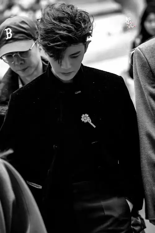 任嘉伦新中式霸总风