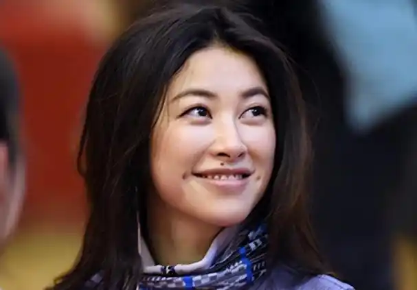 别动脸!李倩和朱珠,同样点痣改命,一个人生赢家,一个糊成路人