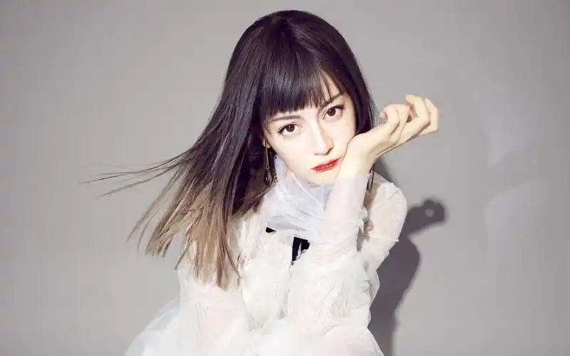 迪丽热巴俊俏个性壁纸18