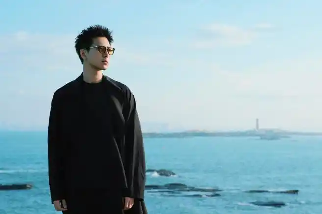 李现分享海边碎片07,帅到失语,眼球一整个得到净化61#李现全黑