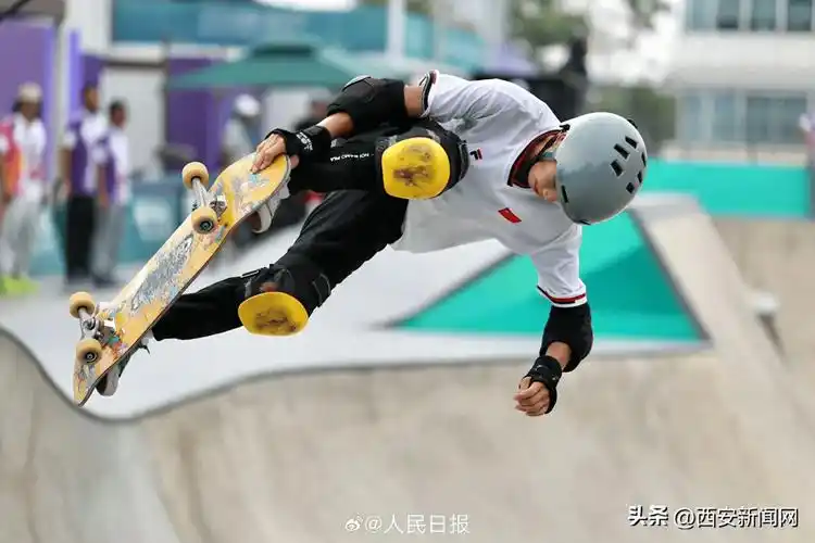 9月25日,杭州亚运会滑板项目男子碗池决赛在钱塘轮滑中心举行.