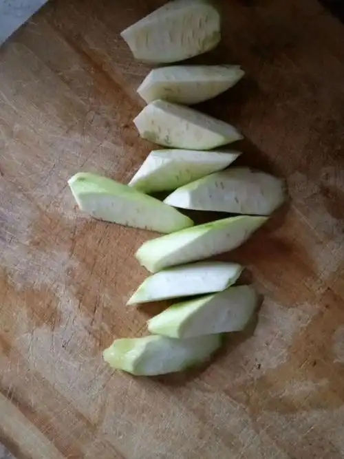 丝瓜切滚刀菱形块