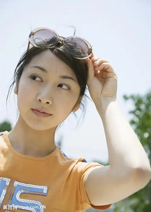 人物写真大图 点击还原