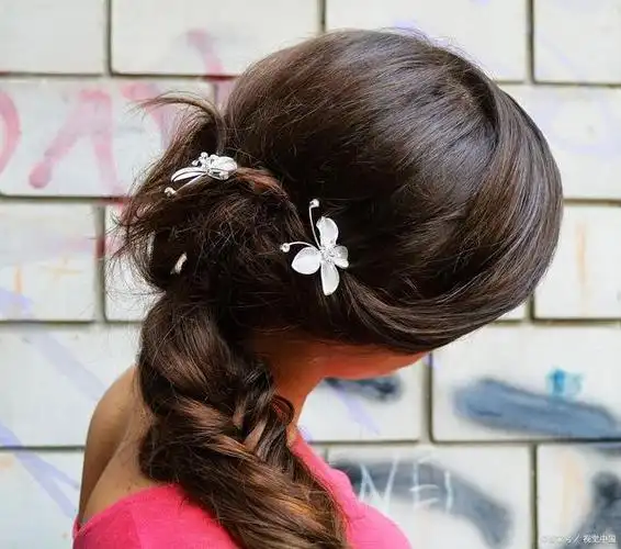 头顶发量少怎么扎头发好看