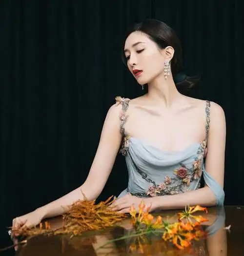 江疏影 锁骨高光