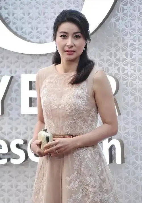 40岁郭碧婷现状:4大欲望被满足,甘愿做乖乖女,向太真是好手段