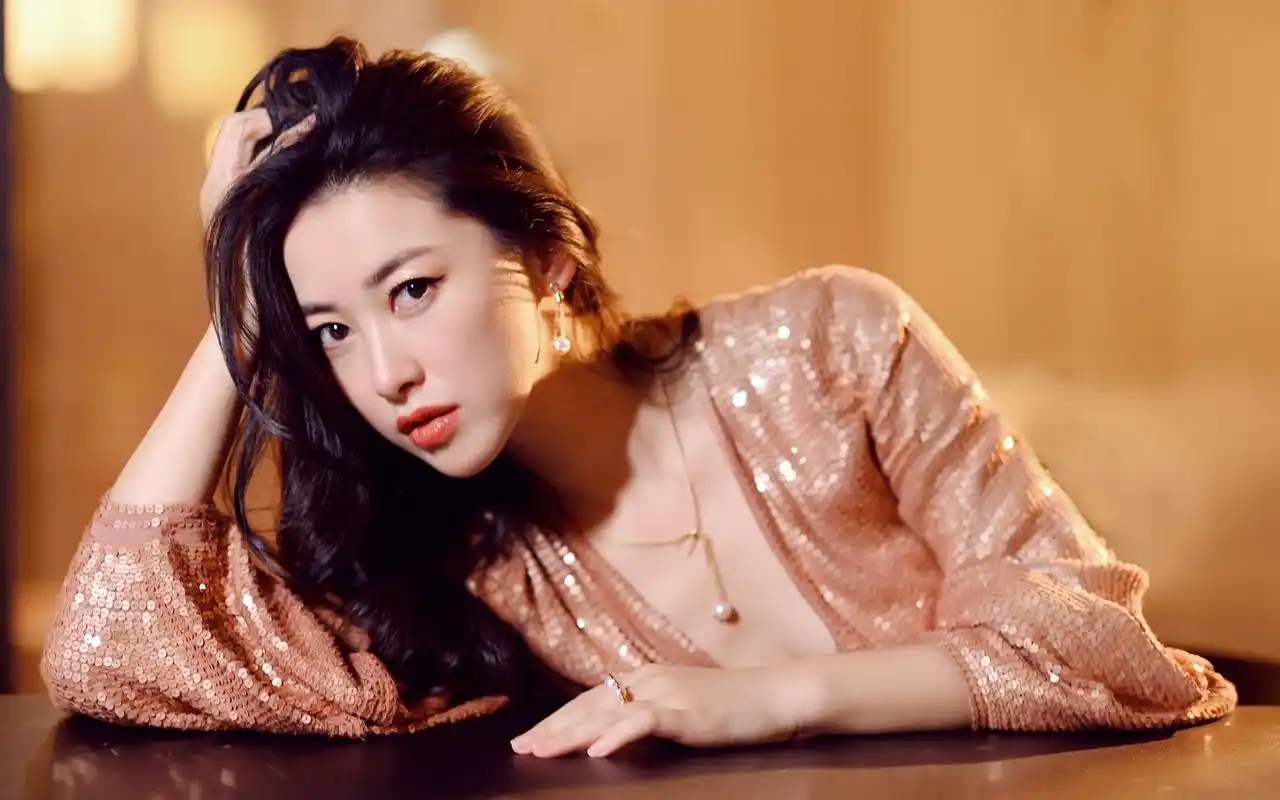 朱珠性感优雅写真桌面壁纸