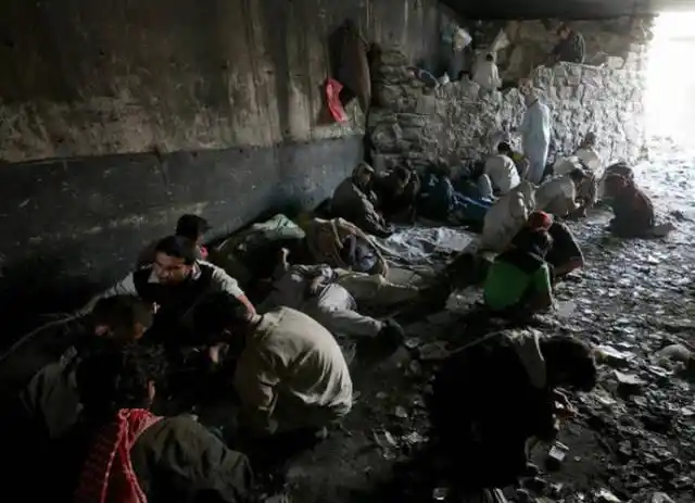 实拍:一群"行尸走肉"般的吸毒者们