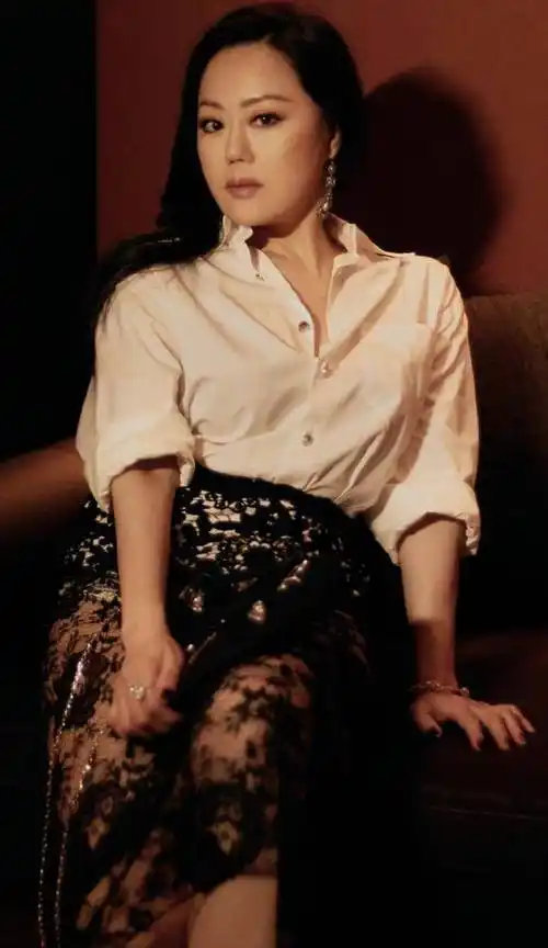 陈曜旻离世的时候,和钟壁泽所生的两个儿子,并没有去料理他的后事.