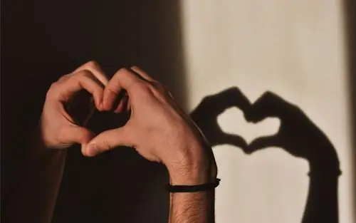 比心的手势图片高清桌面壁纸