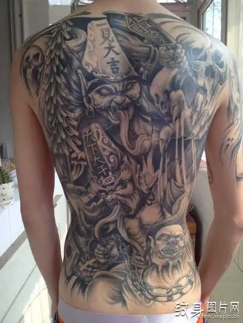 满背黑白无常纹身图案,信义精神的完美象征(2)