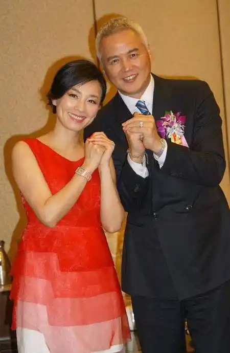 林瑞阳家产丰厚,如今满头白发.