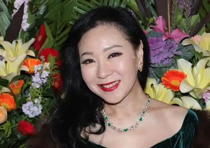 63岁"黄蓉"魏秋桦近照曝光,皮肤白皙娇美,笑容甜美