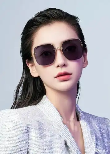 angelababy真是美女中的佼佼者,代言陌森眼镜五官轮廓接近完美!
