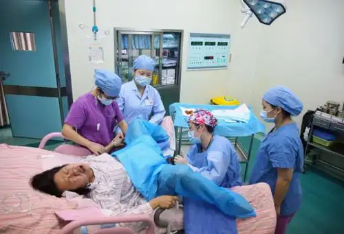 生孩子像过鬼门关 镜头记录90后妈妈生子全程