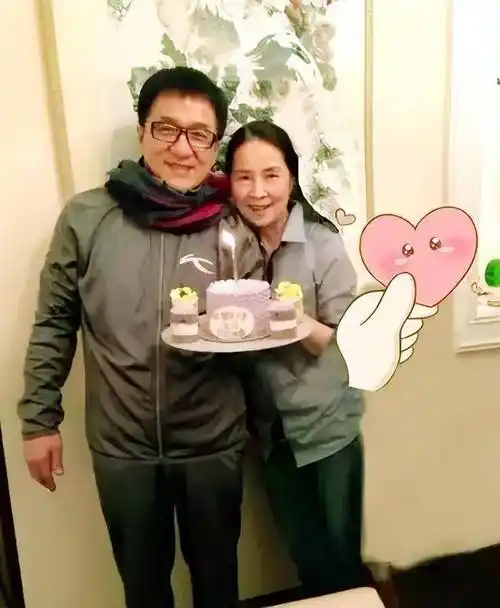 林凤娇:29岁嫁成龙,婚后生活像地下情,为何还对他死心塌地?