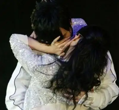 图罗志祥与蔡依林激情热吻当场激吻证实纯属友情