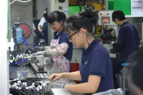 湖南长沙泉塘汽配厂6000包吃住