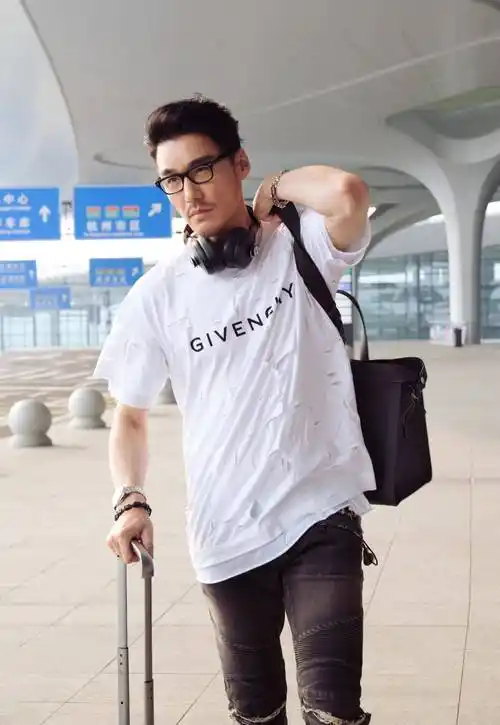 52岁的胡兵,状态也太好了,说他是30岁也有人信吧!_保养_形象_肌肤