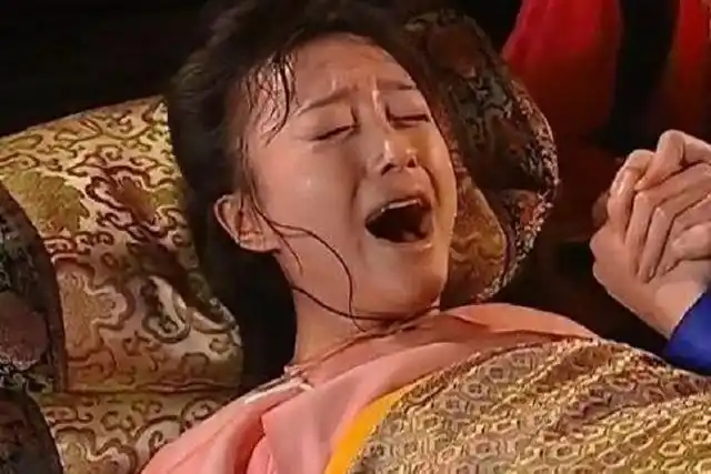 清朝女子难产昏厥被家人封棺下葬200年挖开后棺中景象奇特