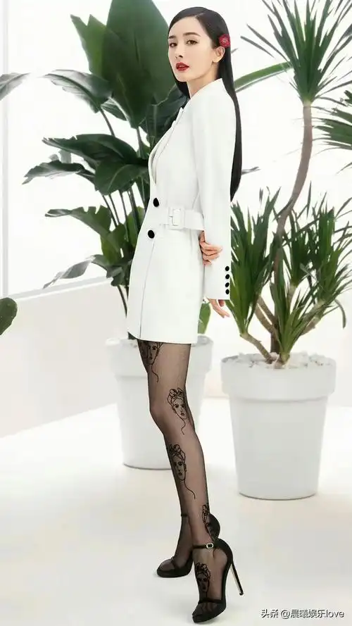 杨幂的绝杀麻花腿你能盘多久没有十年功力都坚持不了一分钟