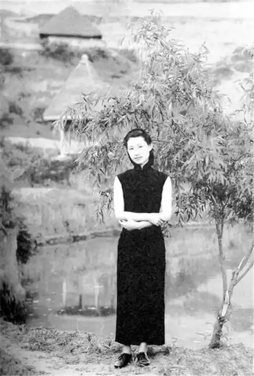 张学良家50余件藏品亮相:赵四小姐素颜照首曝光