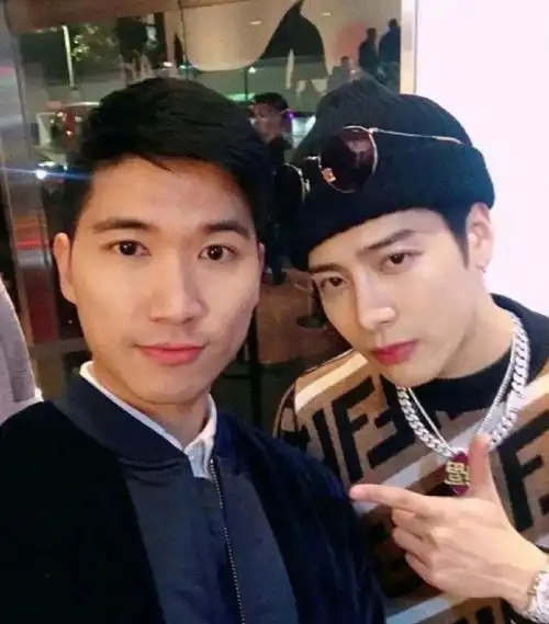 fendi时期王嘉尔合影