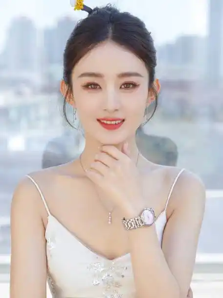 赵丽颖含泪和粉丝挥手##赵丽颖丸子头簪发##星姐微博