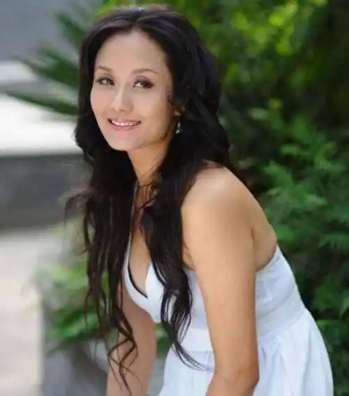 儿子是当红明星,女儿是奥运冠军,55岁的她才是真正人生赢家_李颖_张翰