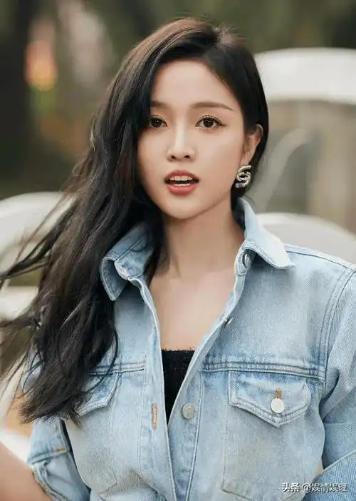 这2位明星不识字,没文化,凭什么还有无数人追捧_王一博_吴宣_偶像