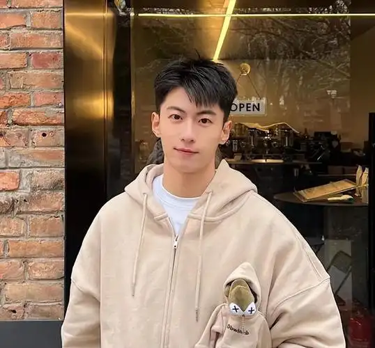 男生发型2022最新图片(男生发型2022最新图片学生)-天晟网