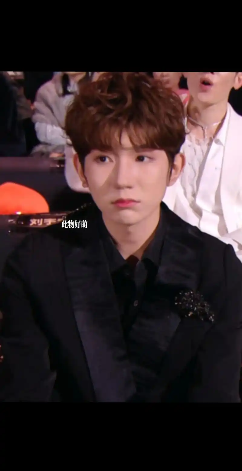 王源 嘟起小嘴巴 谁敢信这男子已24