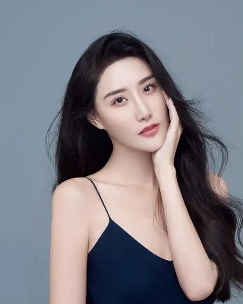 出生于山东省淄博市,毕业于北京电影学院,中国内地女影视演员,流行