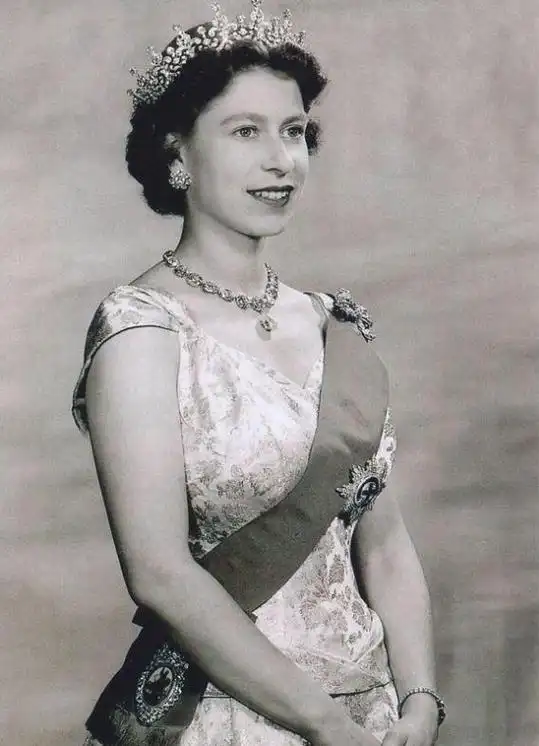 传奇的女王伊丽莎白二世,去世原因公布,查尔斯的一番话让人泪目