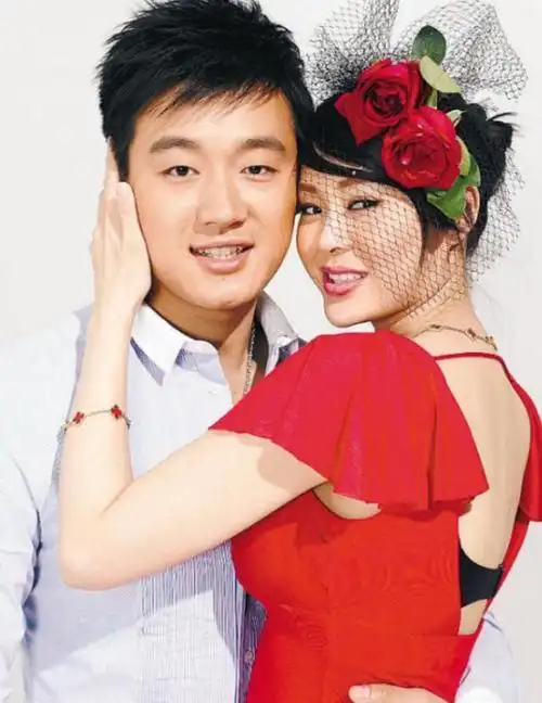 关悦:曾被佟大为甩手,复合后8年为对方生3胎,用泪水换来幸福