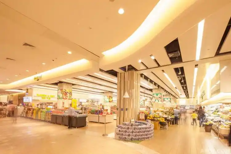 几何元素打造动感外观   沈阳崇光百货是一家大型的日式连锁百货公司