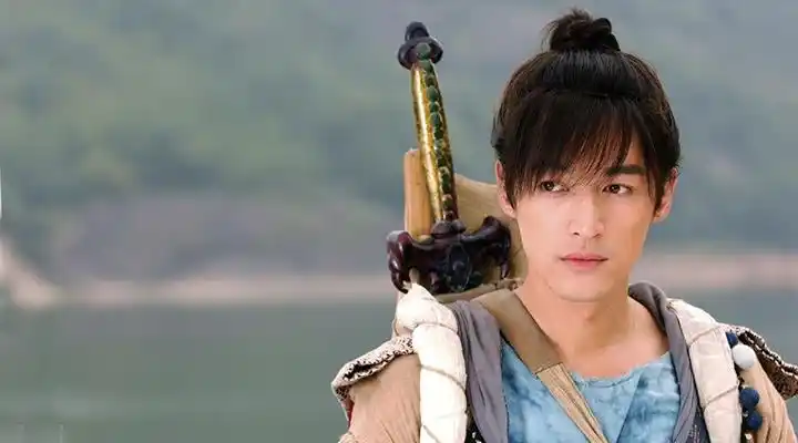 那时候的胡歌已经演了《天外飞仙》,《仙剑奇侠传1》,观众给他的定义