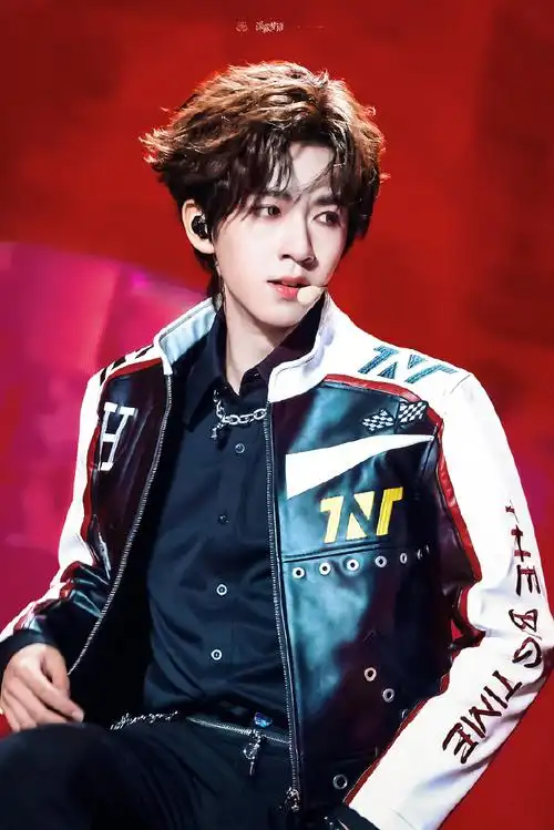 贺峻霖 梦蝶破笼##时代少年团叁重楼暨出道四周年演唱会