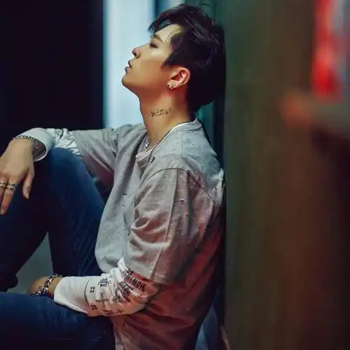 性感男人图片那双忧郁的眼神