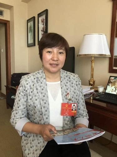 山东省泰安市泰山区省庄镇岳庄村党支部书记,村委会主任金晶(资料图)