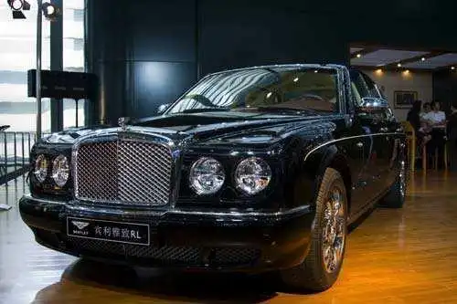 宾利最贵的车型,国内仅有4台,车主不舍得开,一年两次年检