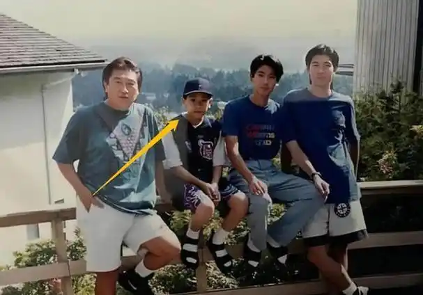 他自幼对这项运动情有独钟,这也让他在同龄人中独树一帜,身高格外突出