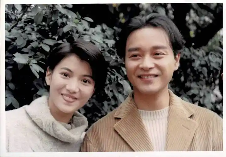 张国荣与20位港台女星的珍贵合影,追忆那些岁月中的红尘往事-上