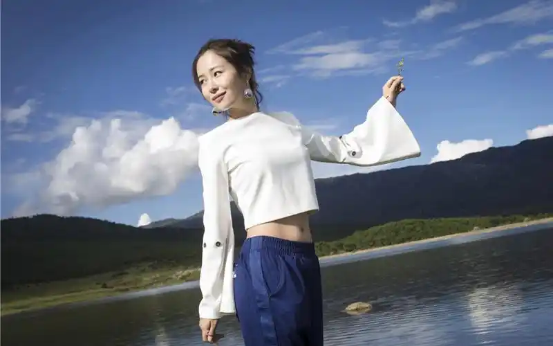 气质美女江一燕自然清新写真图片桌面壁纸